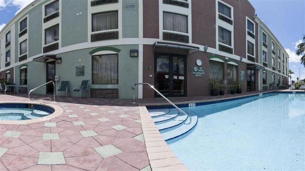 Holiday Inn Express Hotel & Suites Clewiston By Ihg Esterno foto