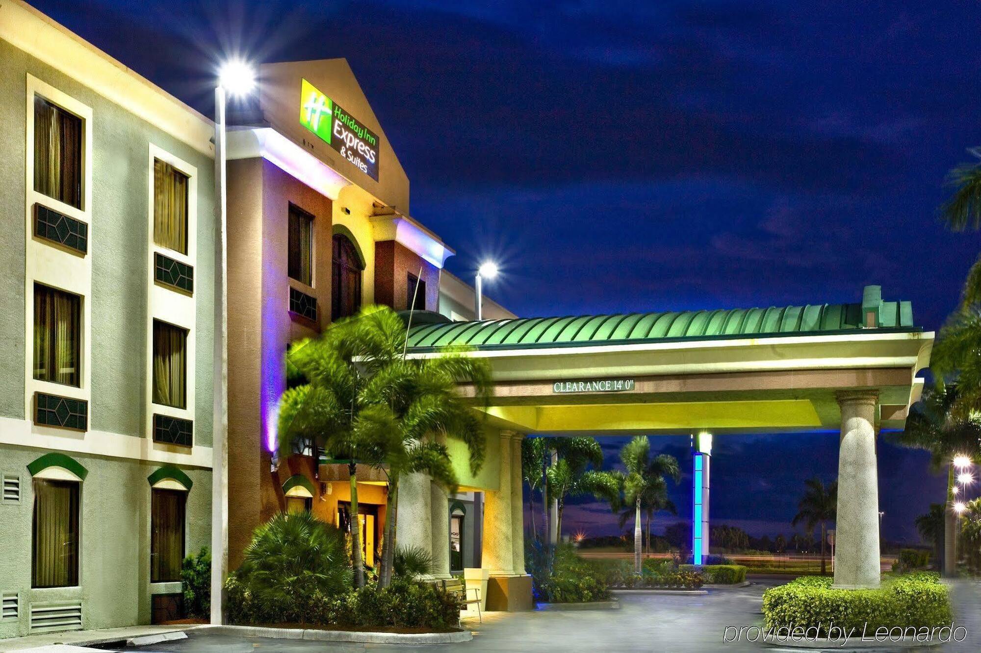 Holiday Inn Express Hotel & Suites Clewiston By Ihg Esterno foto